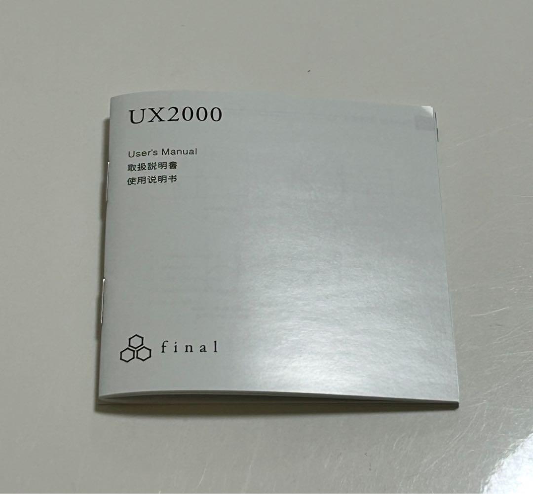 グレーオーバーイヤーワイヤレスヘッドフォン