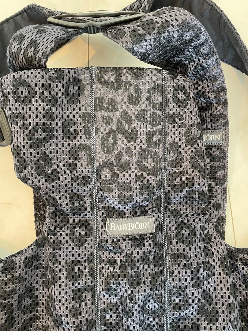 BABYBJÖRN 抱っこ紐 レオパード柄 グレー