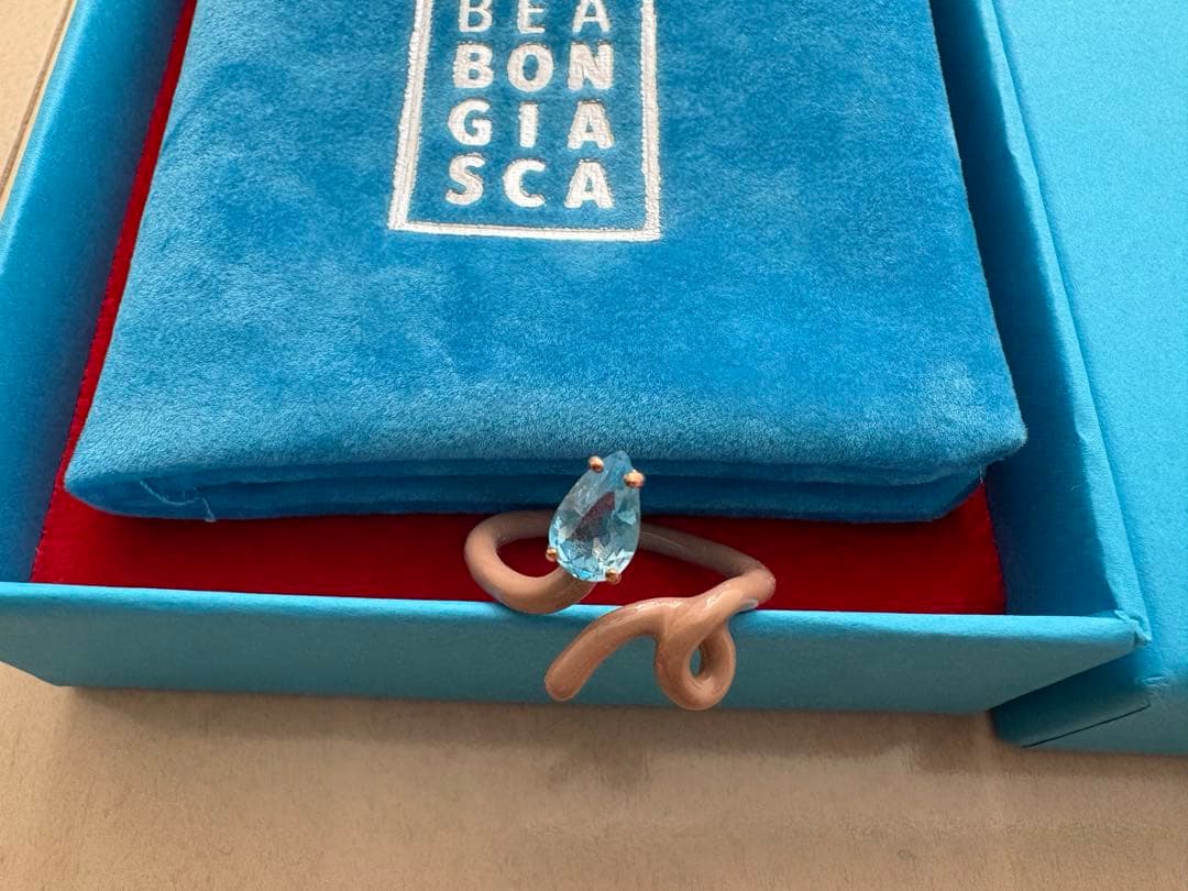 アクセサリー Baby Vine Tendril Ring - Warm Taupe