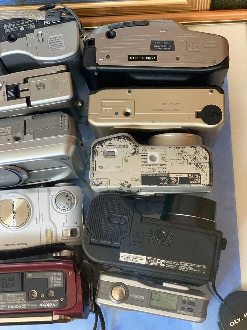 キヤノン、カシオ、ニコン、オリンパス、富士フイルムのカメラを大量販売