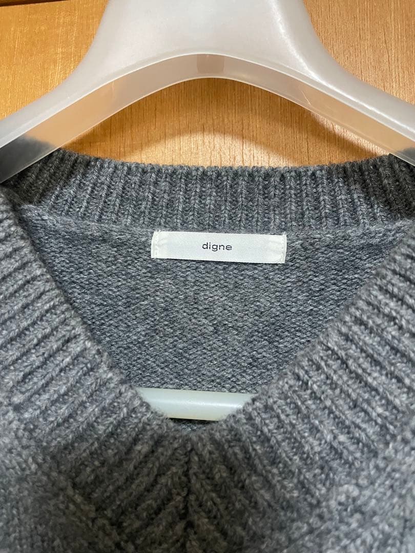 digne Vネックニット