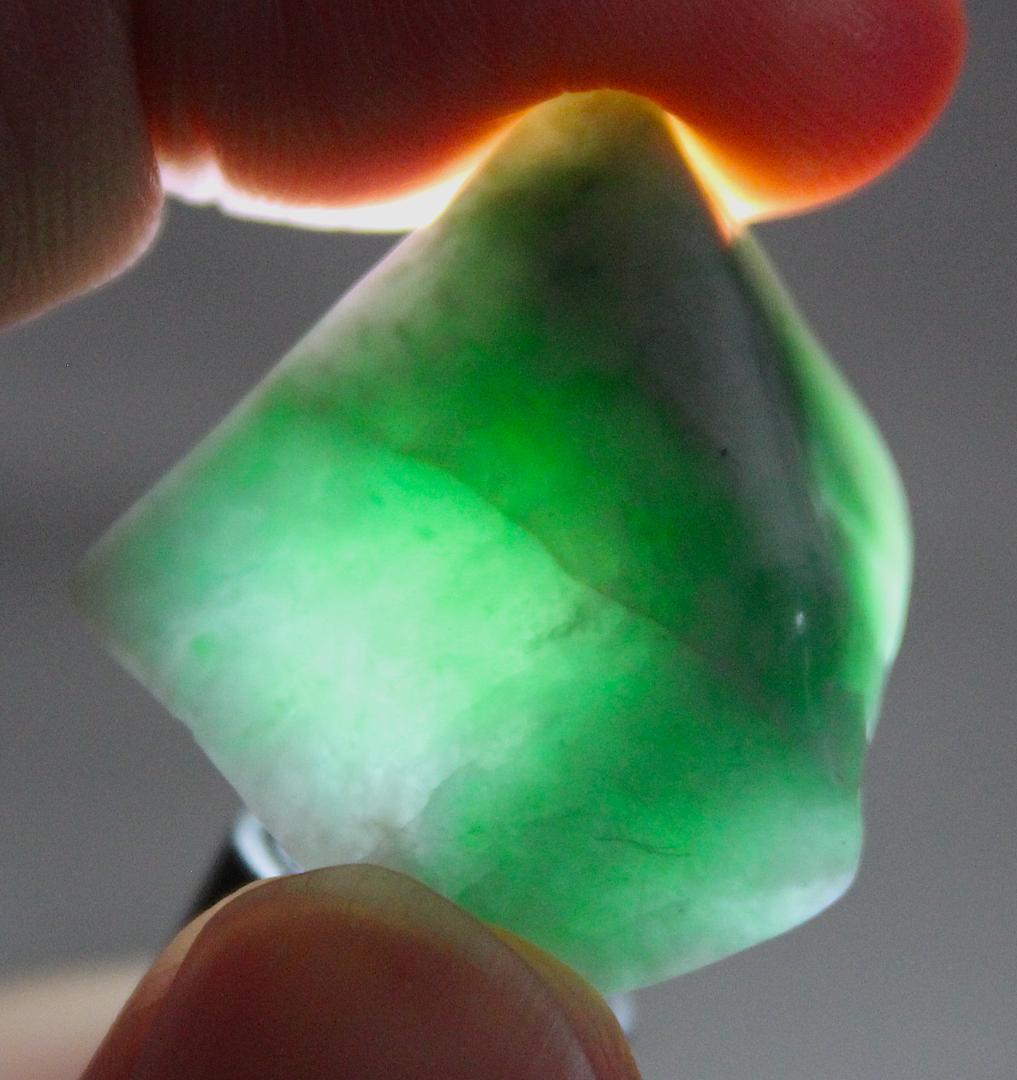 ［お菓子みたいな美翡翠］糸魚川翡翠 原石 タンブル 8.9g