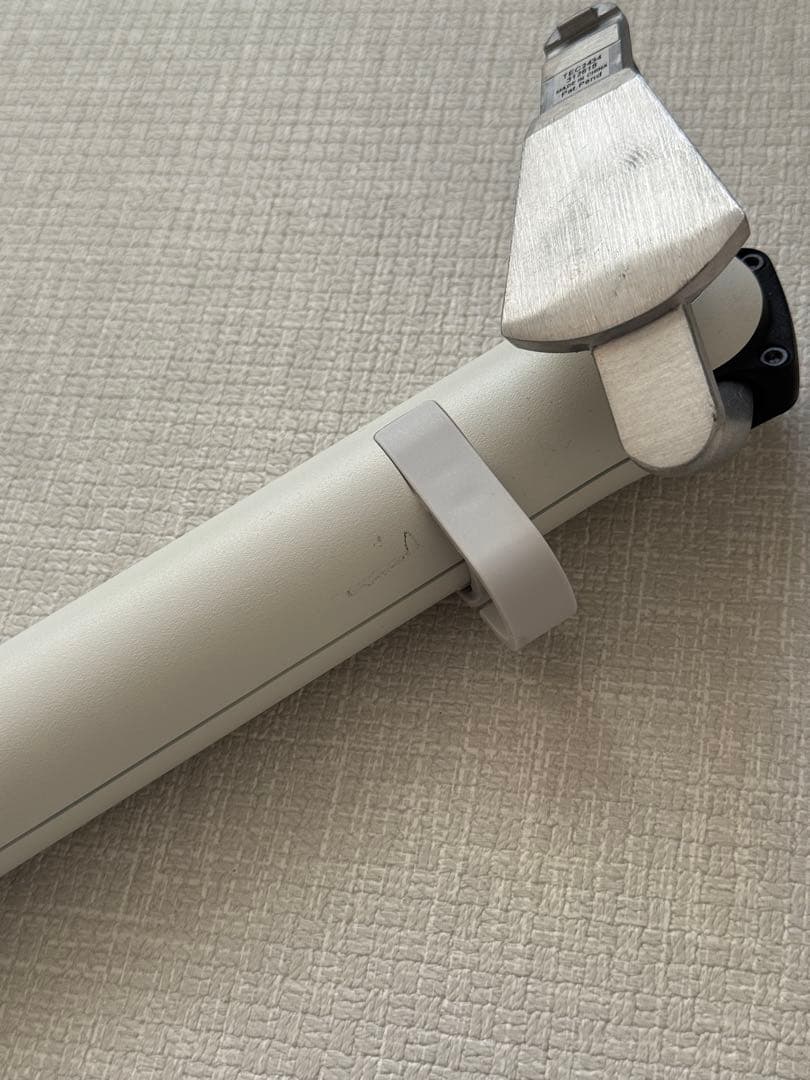 ハーマンミラー CBS モニターアーム FLO ホワイト