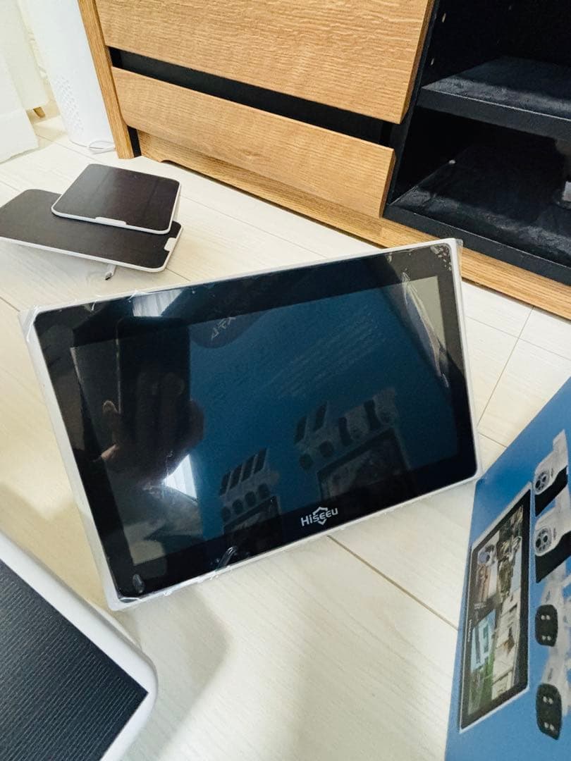 かおり防犯カメラ 電源不要 ソーラーパネルカメラ 4台 液晶付 1TB録画