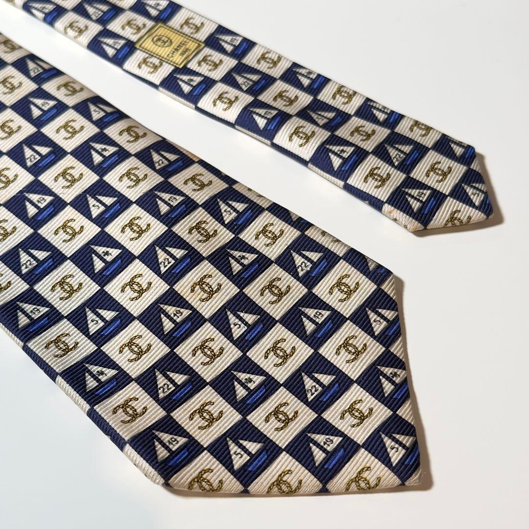 【美品】 CHANEL シャネル ココマーク 総柄 ホワイト系 ネクタイ