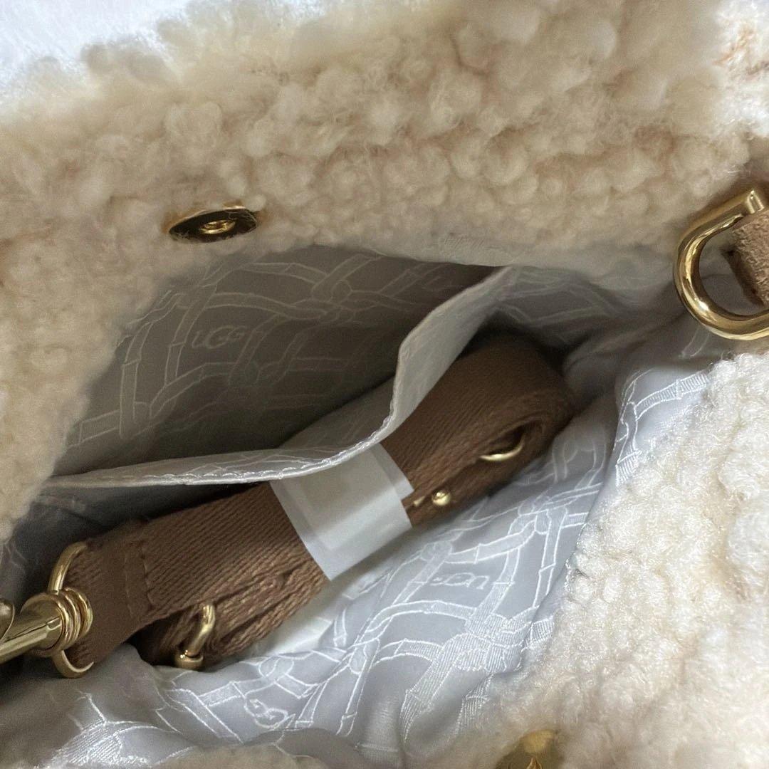 【新品未使用】UGG クリーム色 ハンドバッグ