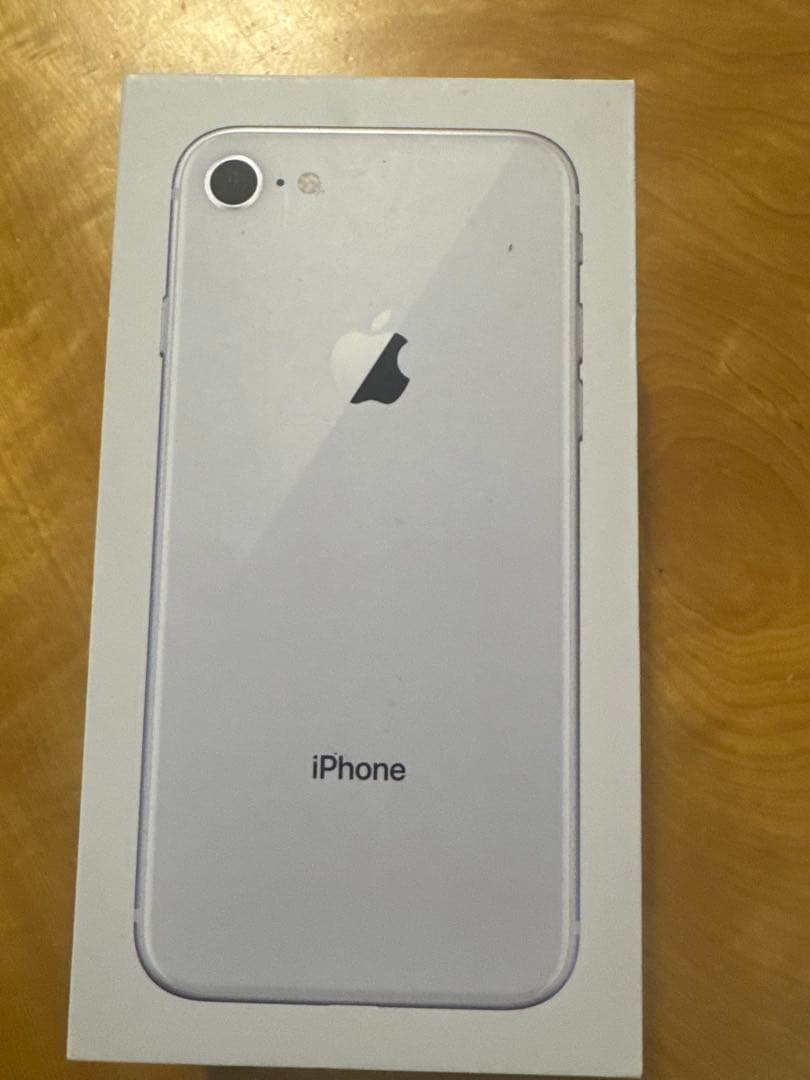 【送料込】iPhone8 64GB シルバーSIMフリー