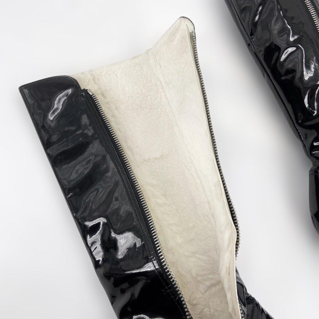 d*7様 CHANEL ブラック パテントレザーCCロゴロングブーツ36(23-