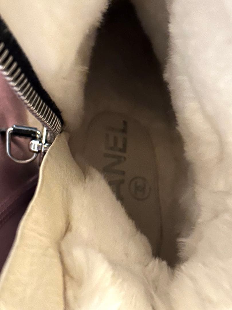 d*7様 CHANEL ブラック パテントレザーCCロゴロングブーツ36(23-