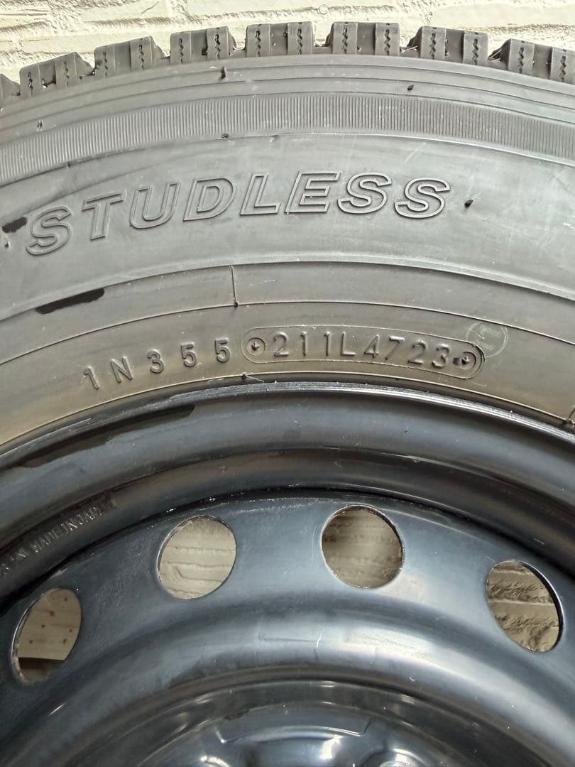 トーヨータイヤ 195-80R15 スタッドレスタイヤ 純正鉄ホイール付 4本