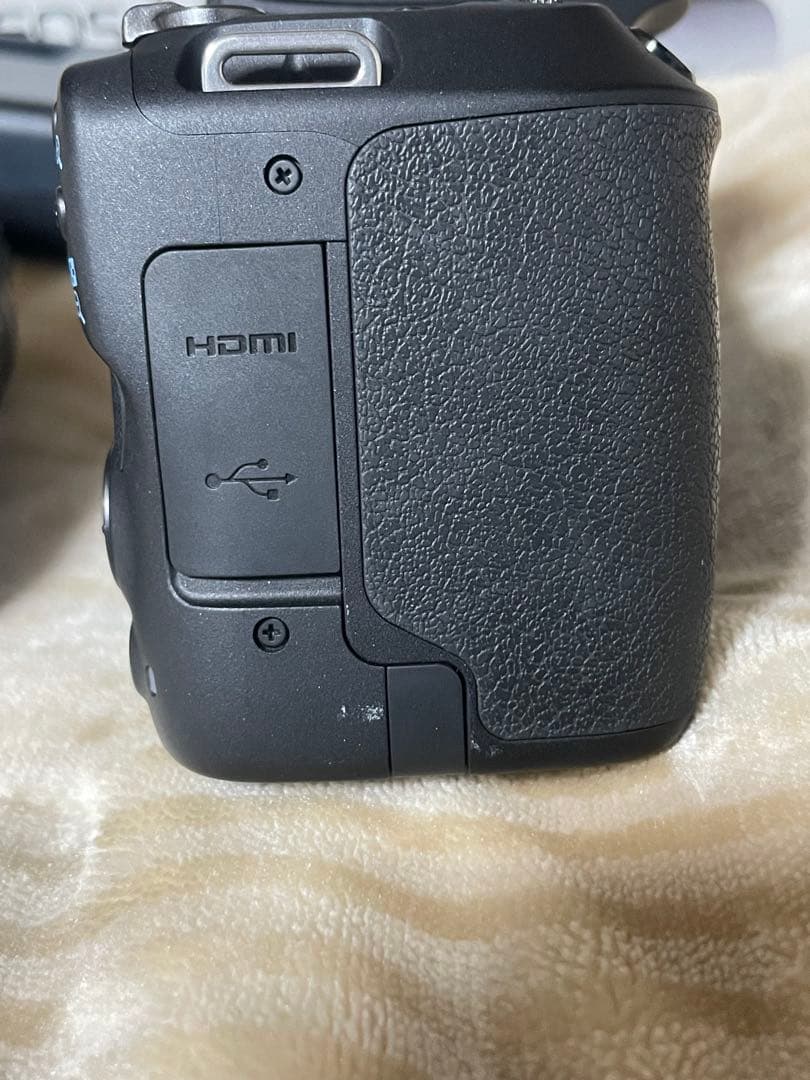 Canon EOS Kiss X9 本体 + レンズ