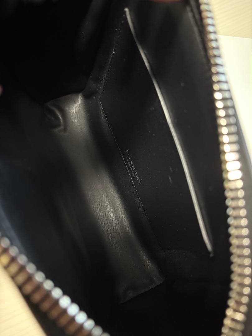 GIVENCHYショルダーバッグ　ハンドバッグ　BB 50KB16J001