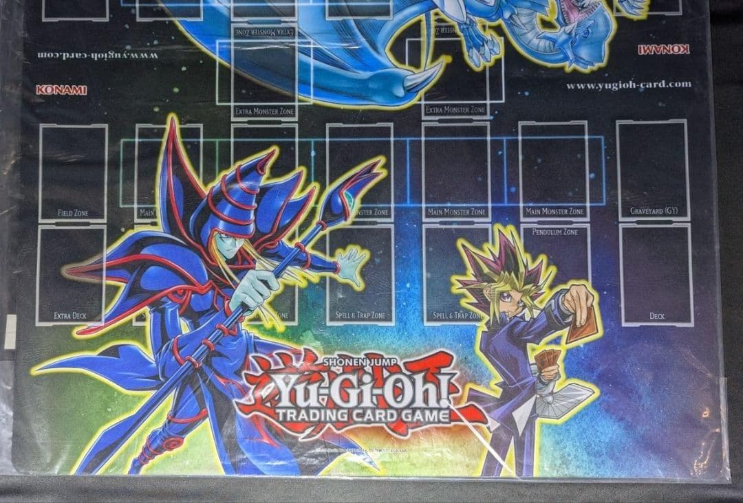 遊戯王　プレイマット　遊戯　海馬　2人用 ブラック・マジシャン 青眼の白龍