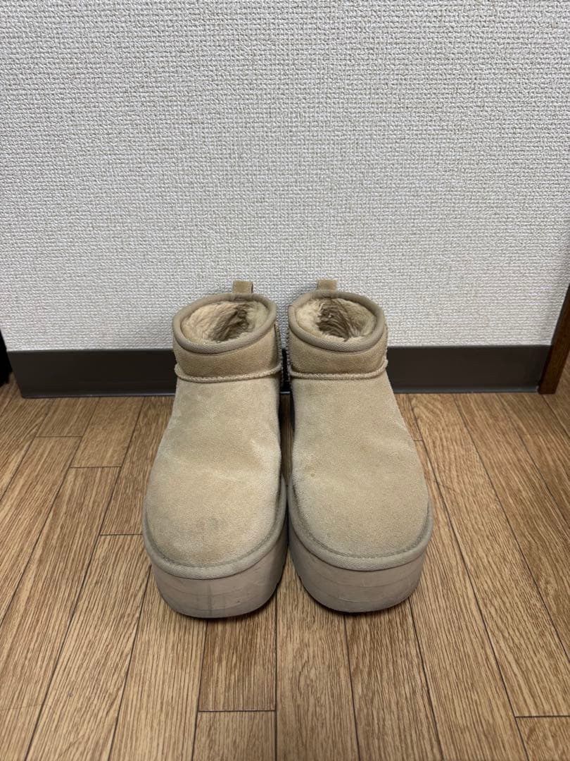ugg プラットフォーム ブーツ マスタードシード