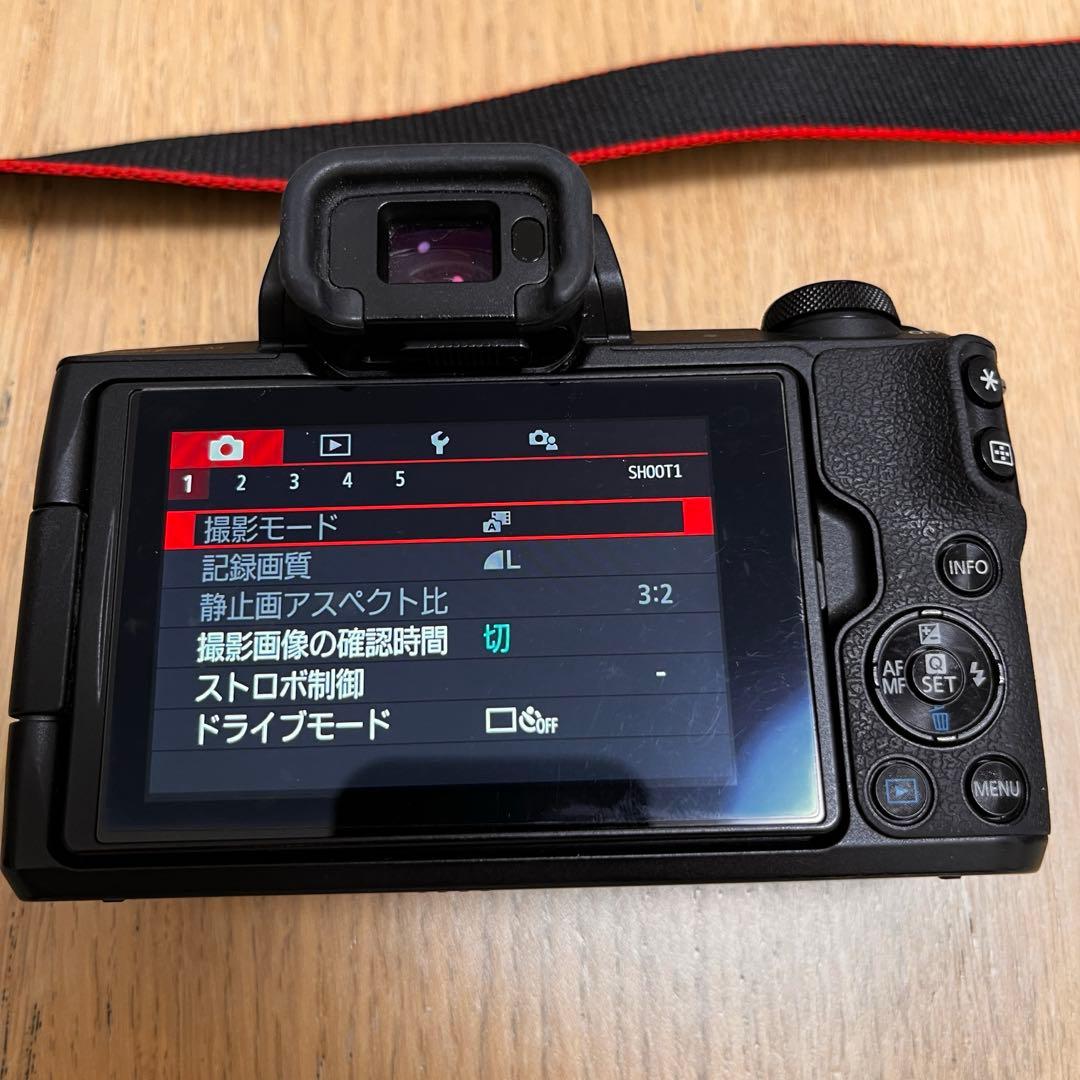Canon EOS Kiss M BODY、18-55mmレンズ、バッテリー他