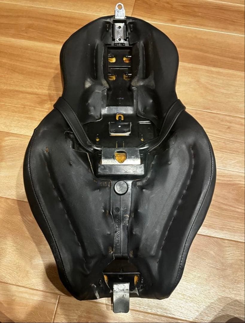 ハーレー　純正OPシートサンダウナーディープバケットシート　04以降スポスタ用