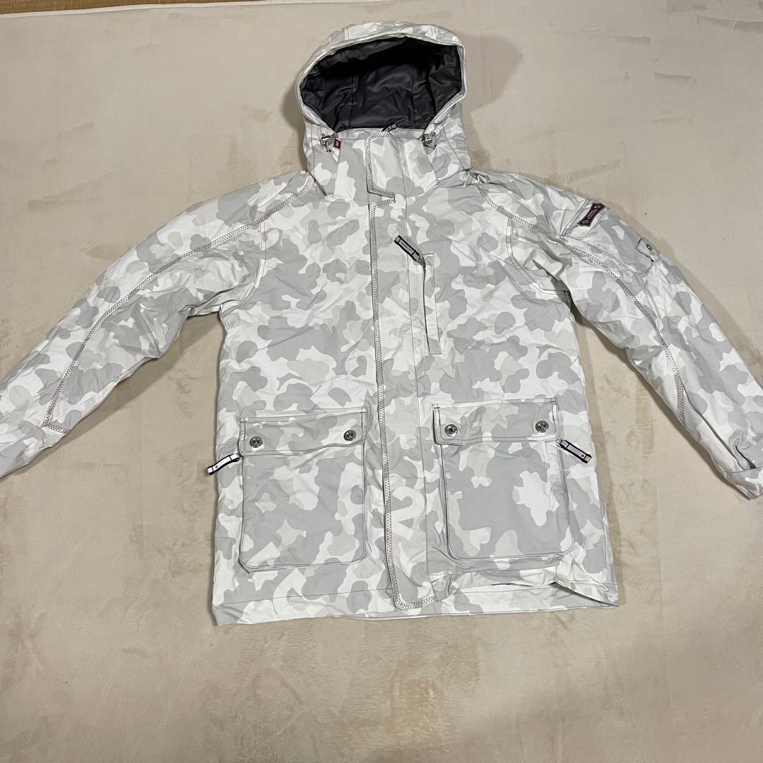 専用　【美品】デサント　スノーウェア　セットアップ　カモフラ柄　L相当