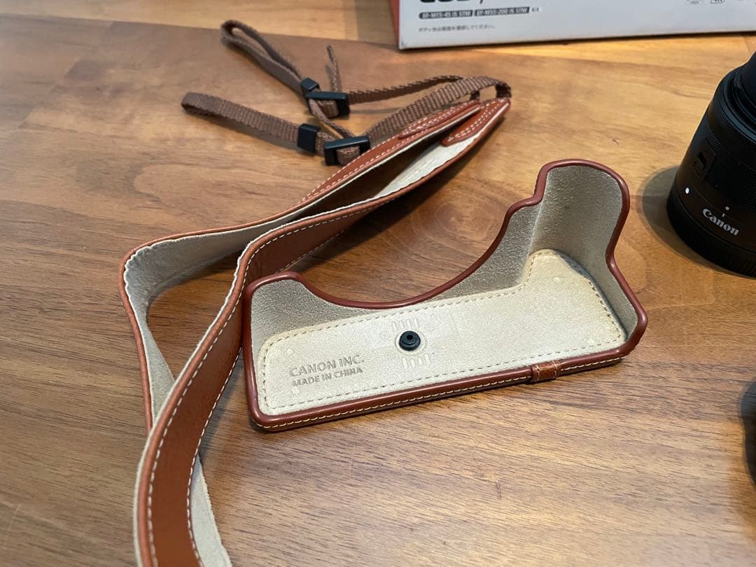 【美品】Canon EOS Kiss M2 ダブルズームキット　ミラーレス