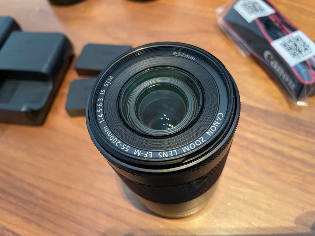 【美品】Canon EOS Kiss M2 ダブルズームキット　ミラーレス