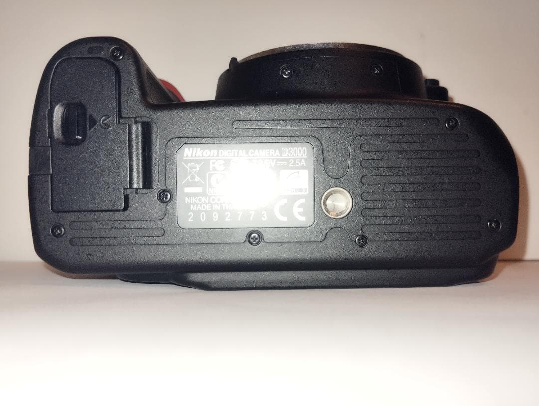 Nikon D3000 ボディ 動作確認済み ※長時間露光時注意あり