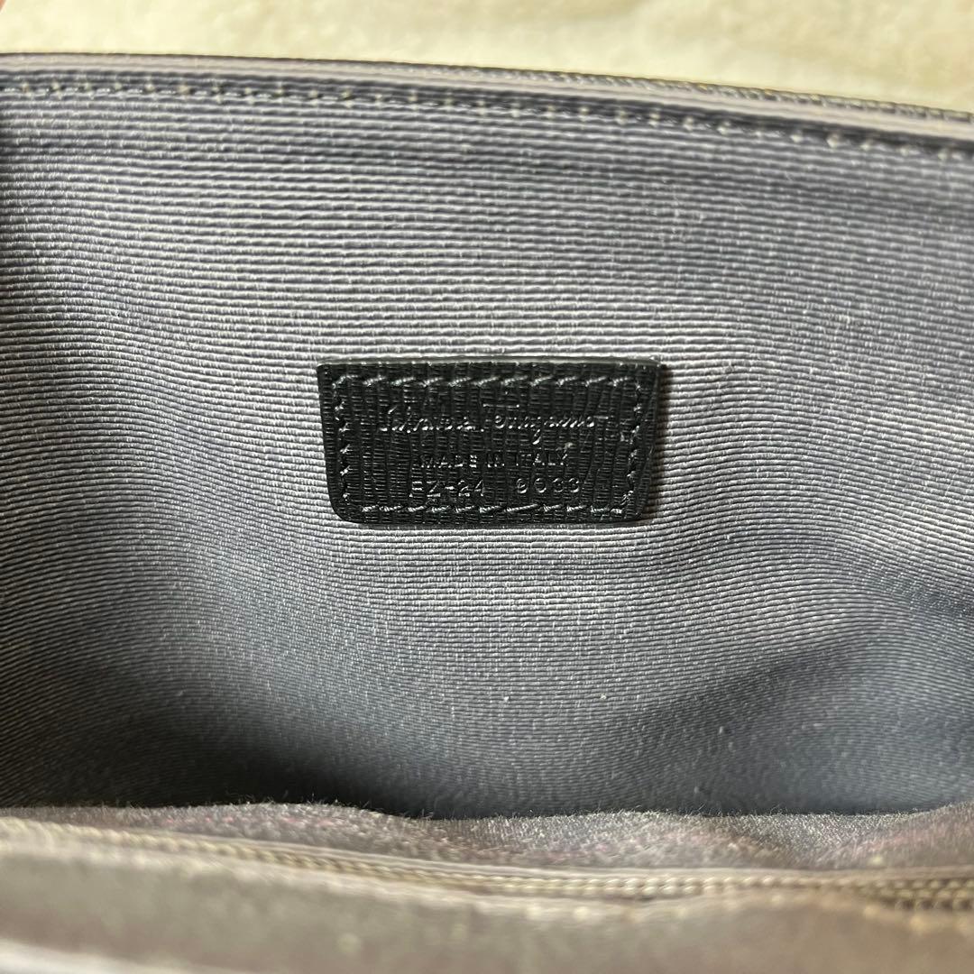 Salvatore Ferragamo ショルダーバッグ 黒 レザー　フェラガモ