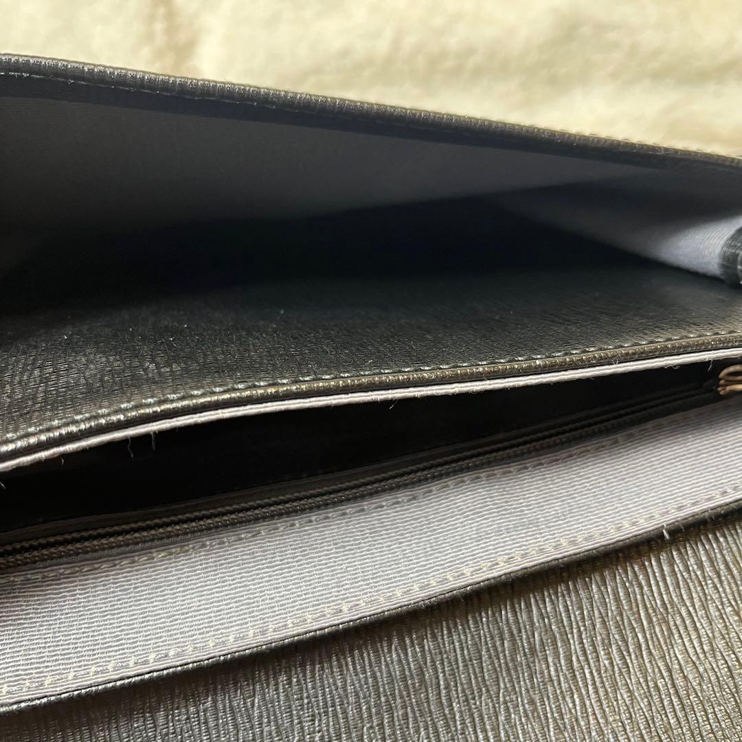 Salvatore Ferragamo ショルダーバッグ 黒 レザー　フェラガモ