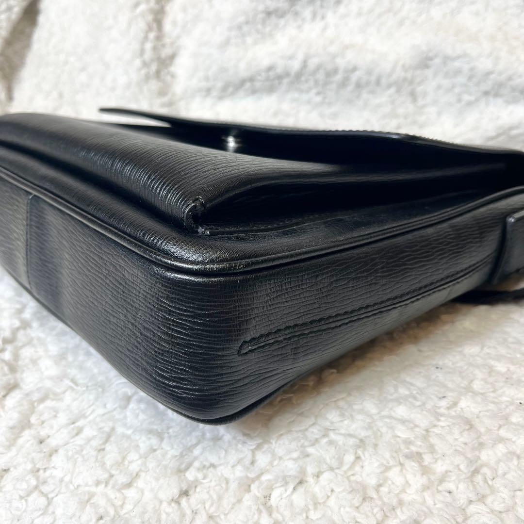 Salvatore Ferragamo ショルダーバッグ 黒 レザー　フェラガモ