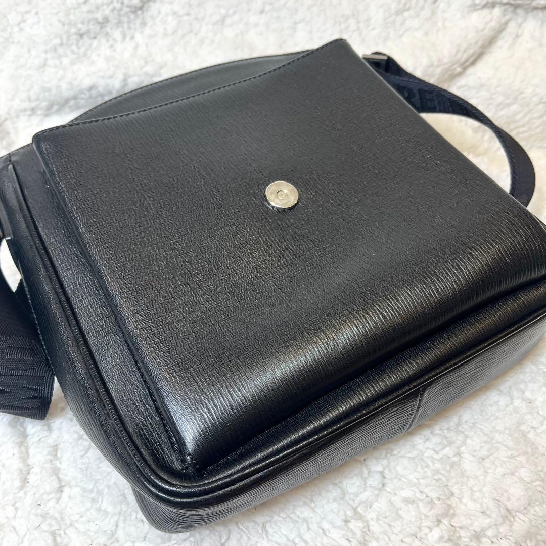 Salvatore Ferragamo ショルダーバッグ 黒 レザー　フェラガモ