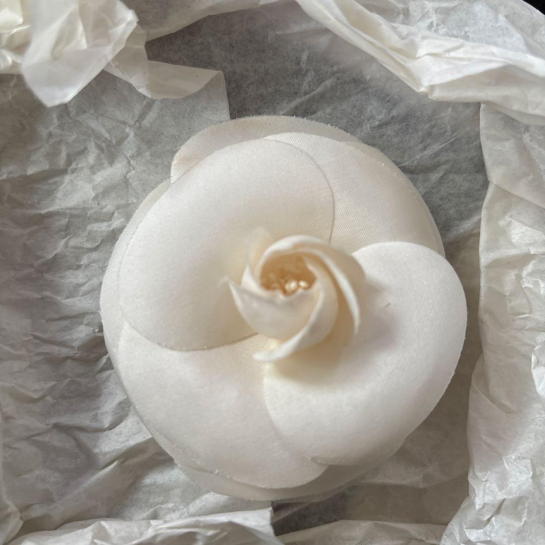 CHANEL コサージュ 白