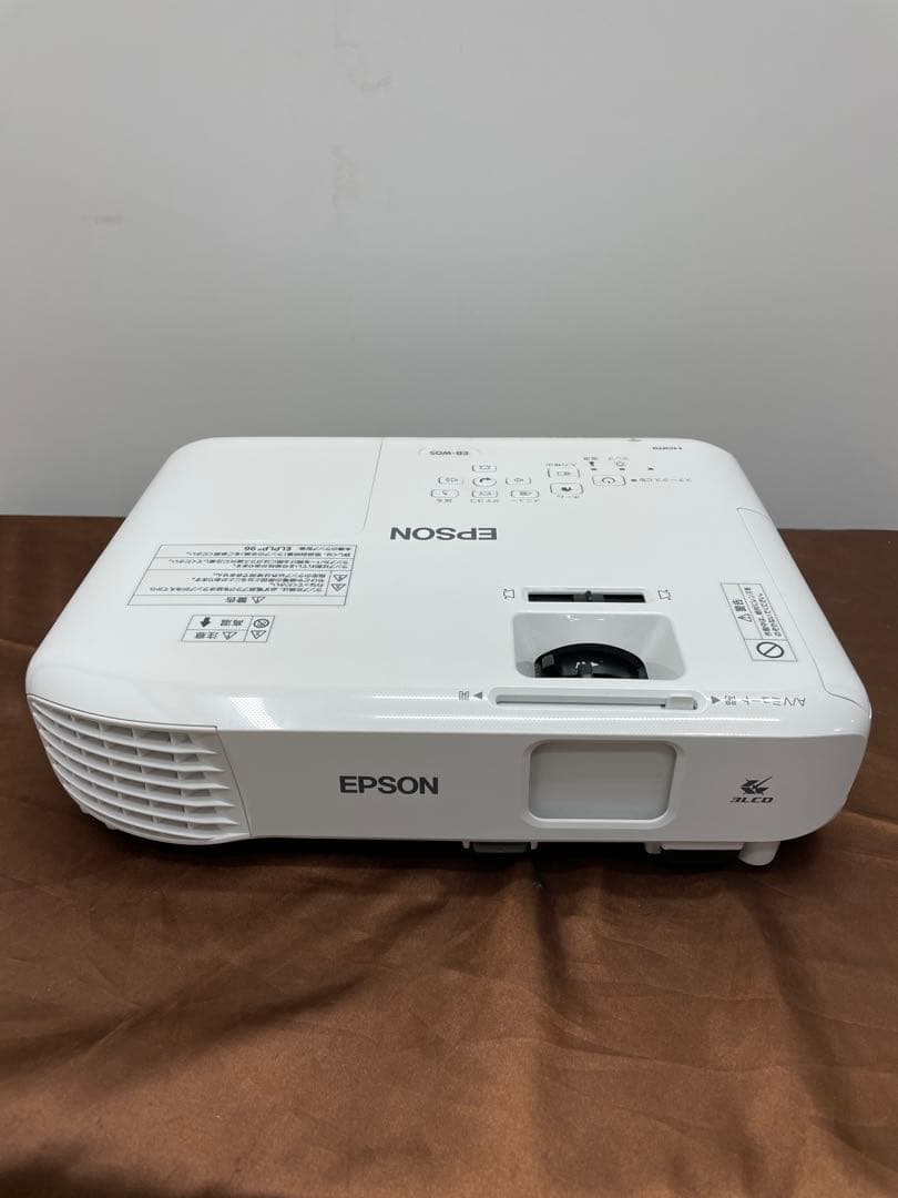 ⭐︎美品⭐︎EPSON プロジェクター EB-W05
