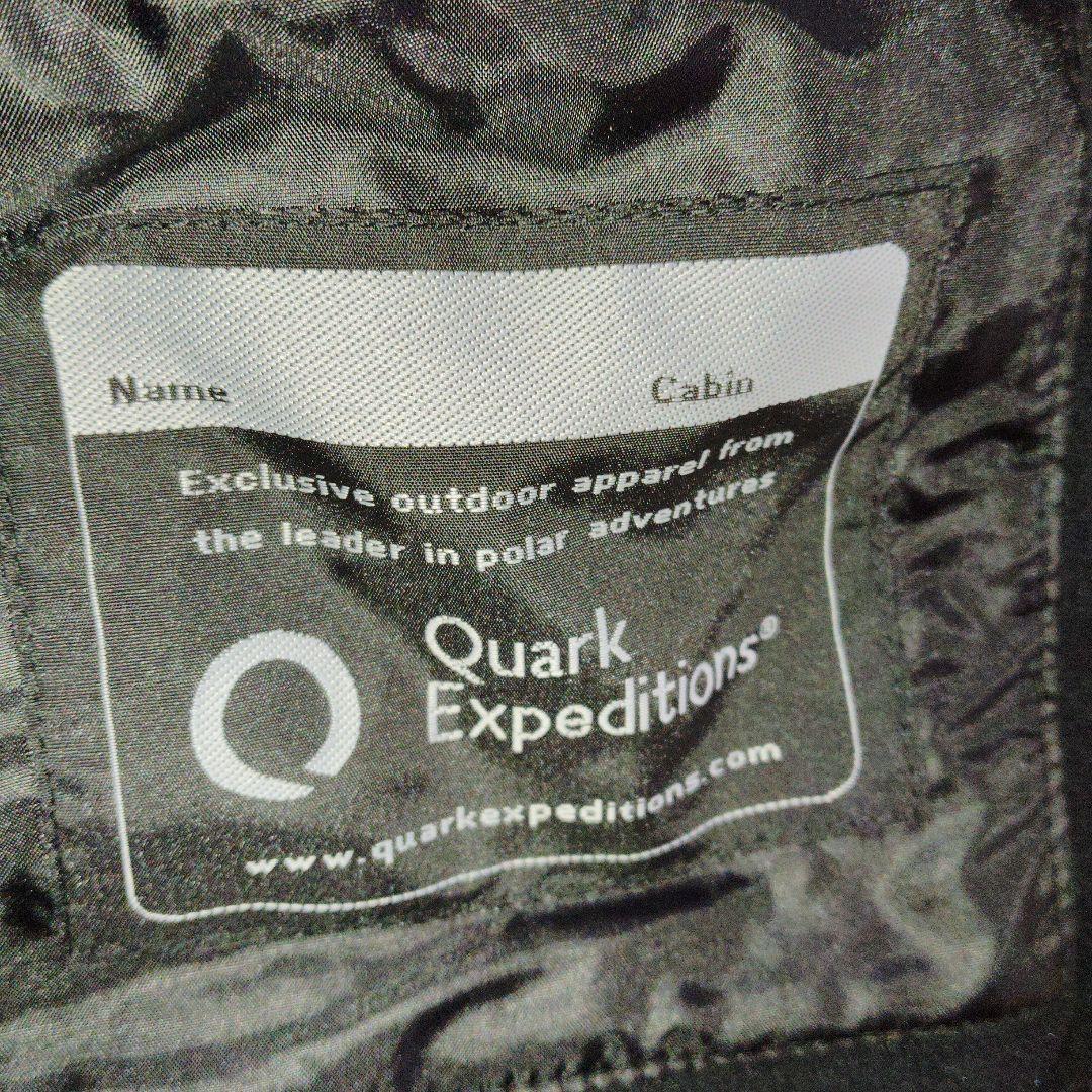 パルカ　（2025年2月5、7日　南極上陸時に着用） &　ボトル