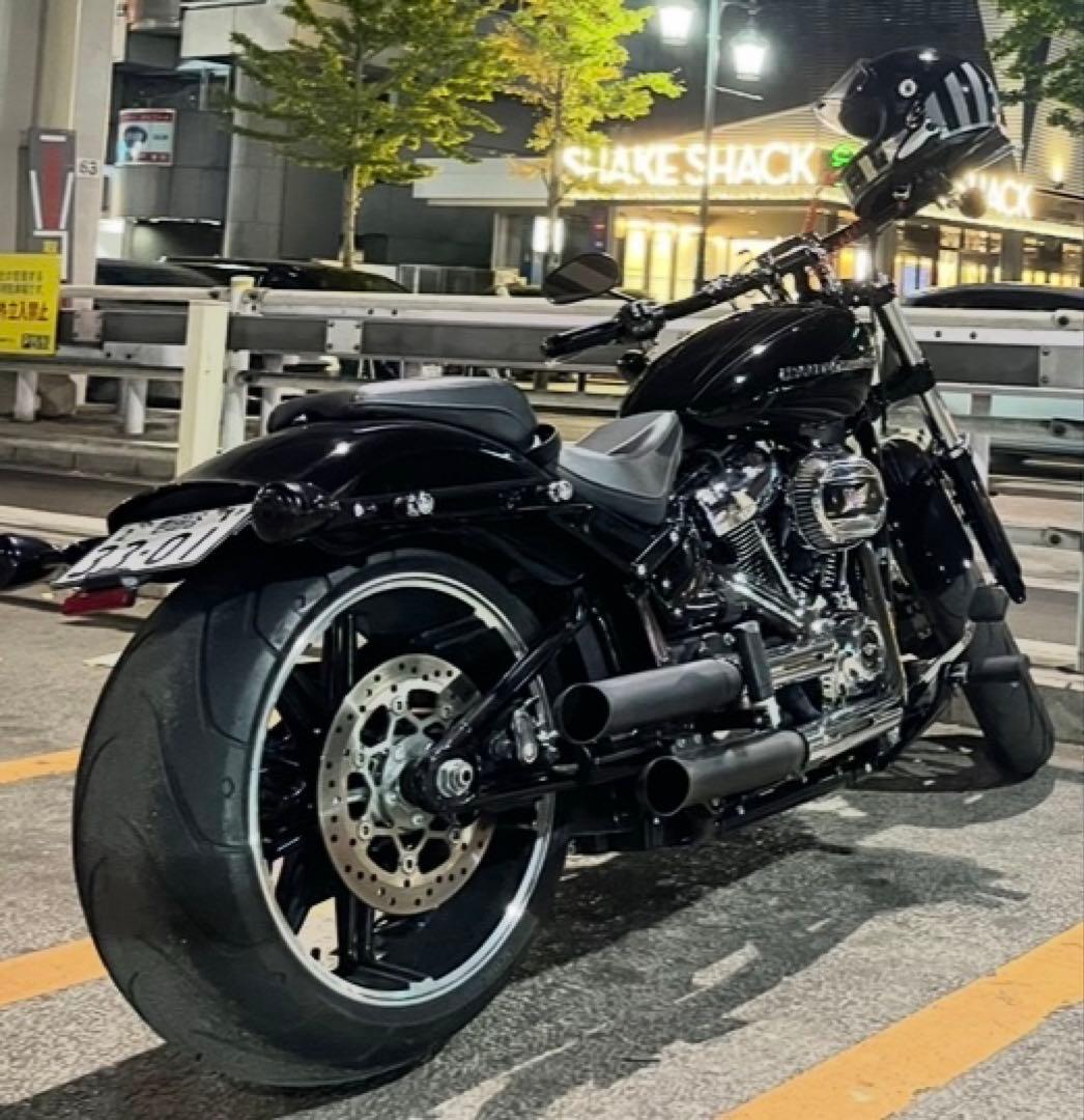 T*i様 一國モータース　ターンアウトマフラー　ソフテイル用