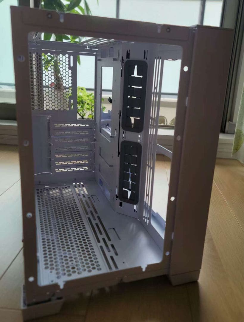 Lian Li DER BAUER ホワイト ATXケース