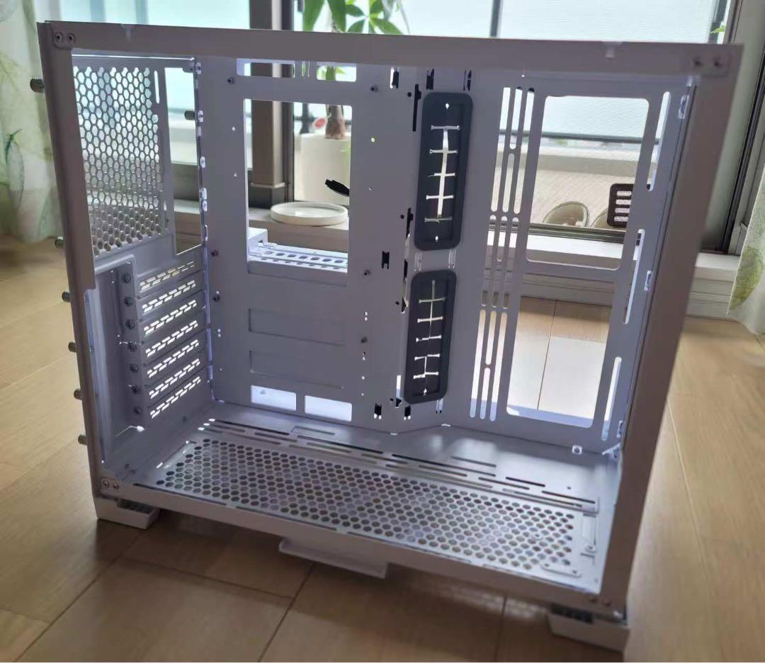 Lian Li DER BAUER ホワイト ATXケース