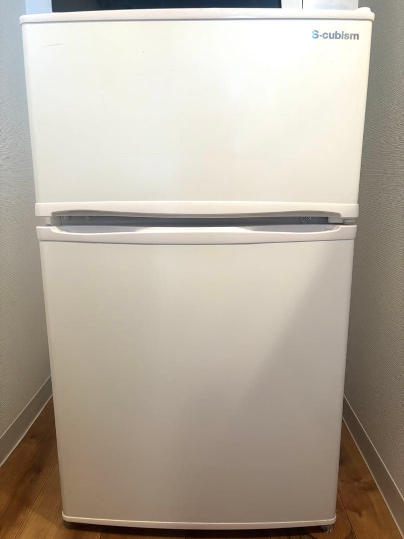 【2月18日〜発送可能】S-cubism R-90WH 2ドア冷凍/冷蔵庫