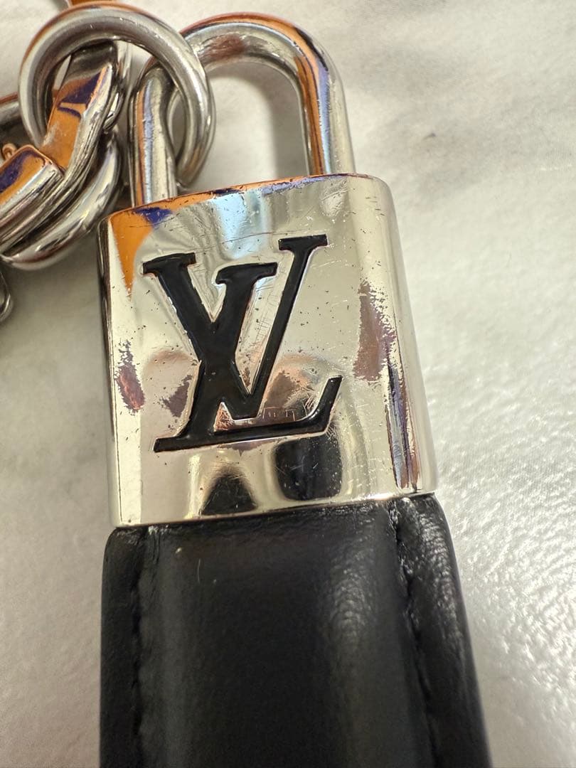 M00745 Louis Vuitton ブラックレザー キーホルダー