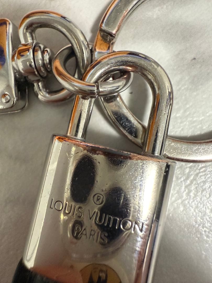 M00745 Louis Vuitton ブラックレザー キーホルダー