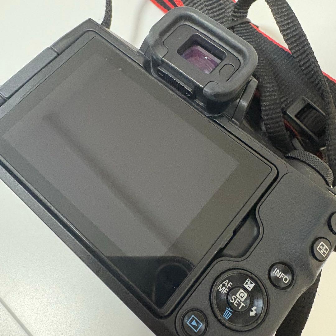 う*ん様 Canon EOS Kiss M ダブルズームキット ブラック