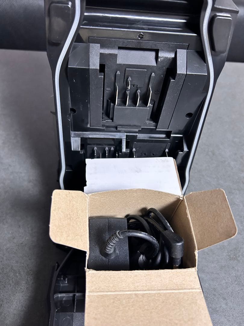 Makita Bluetoothスピーカー 充電式ラジオ(黒)MR002GZB