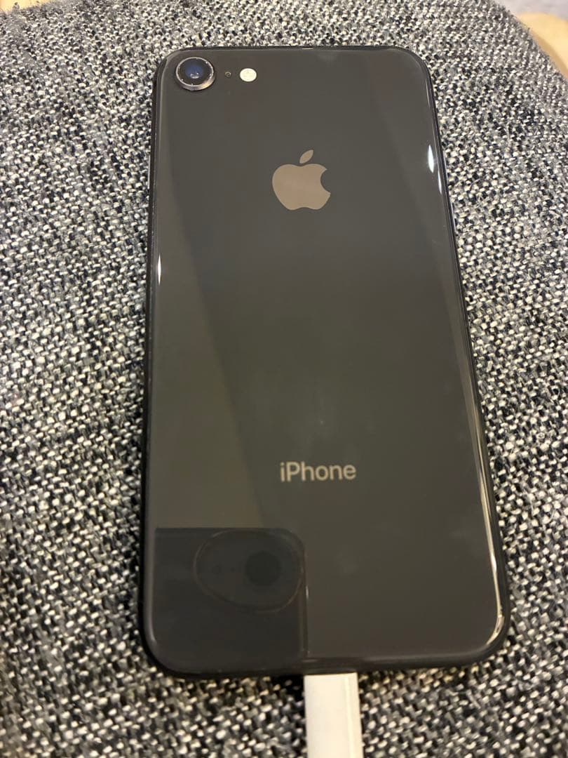 iPhone8 本体　スペースグレイ