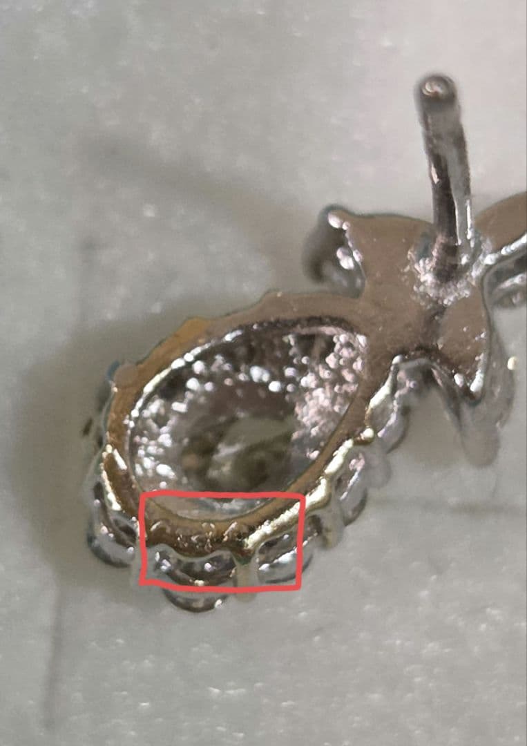 K18WG ダイヤピアス