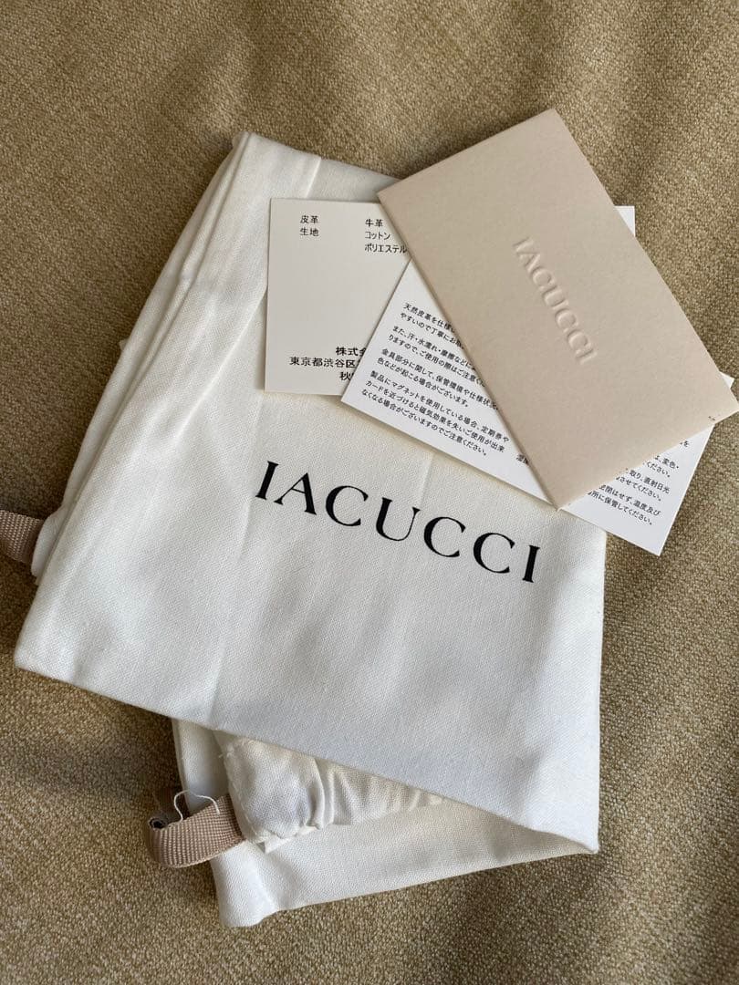 IACUCCIのモノグランマ ポーチ