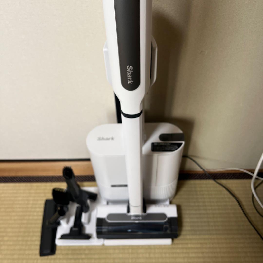 Shark キャニスター掃除機 ホワイト アタッチメント付き　CS151JAE