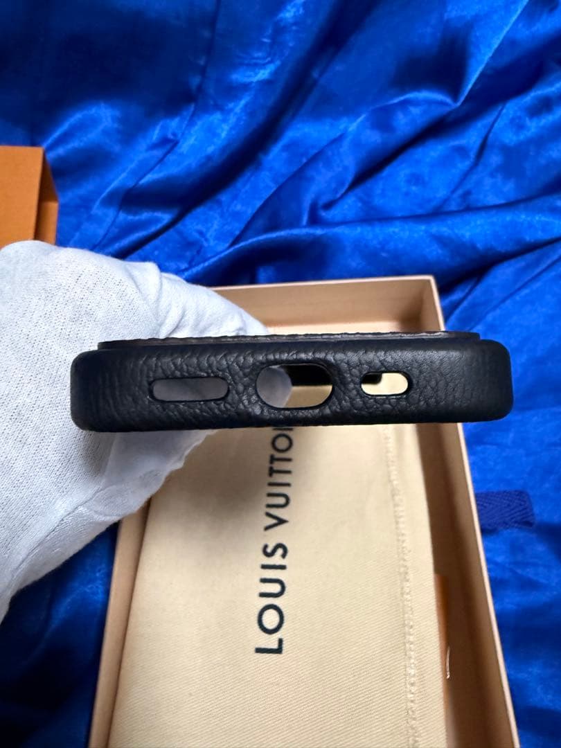 ルイヴィトン iPhone16Proバンパー