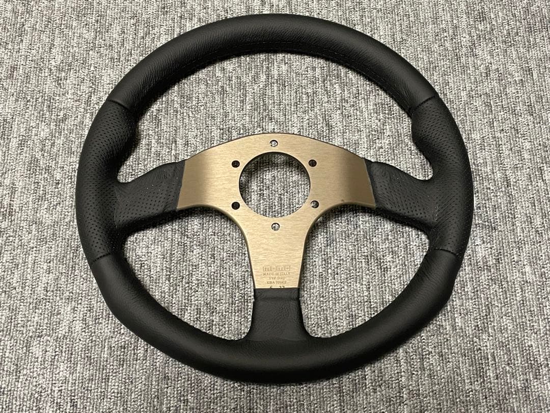 Cube　MOMO RACE 32 ステアリング 正規品 ほぼ未使用