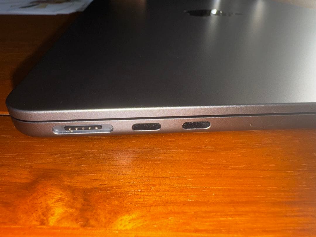 MacBook本体 Apple MacBook Air (M2, 8GB, 256GB)