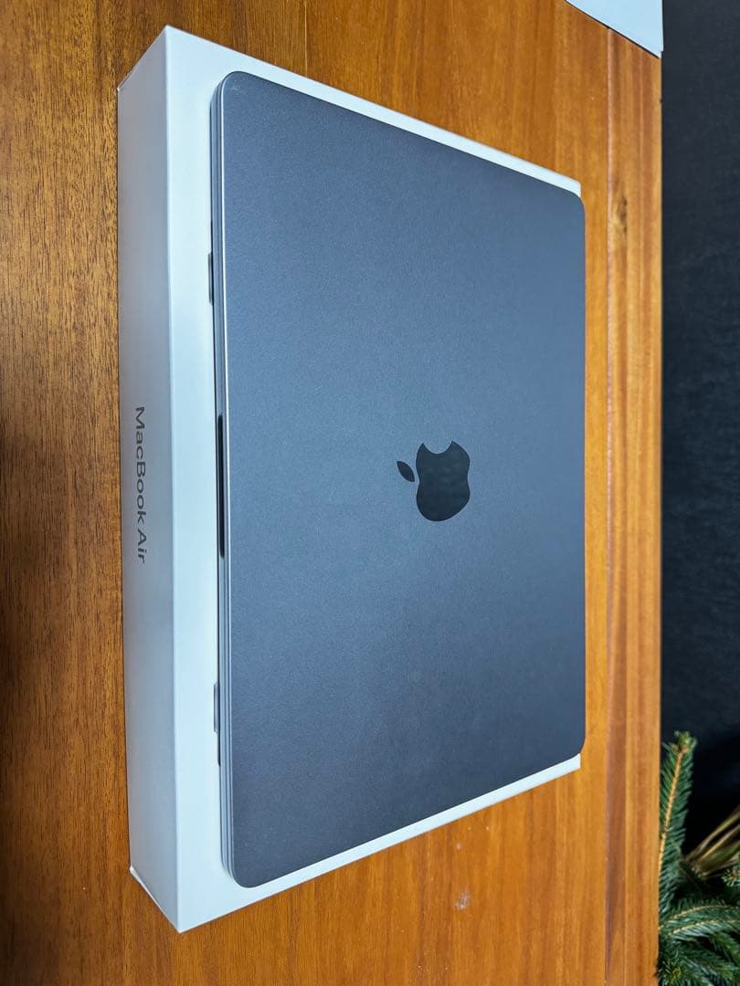 MacBook本体 Apple MacBook Air (M2, 8GB, 256GB)