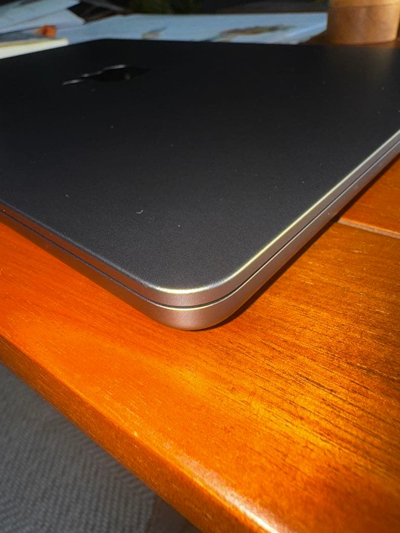 MacBook本体 Apple MacBook Air (M2, 8GB, 256GB)