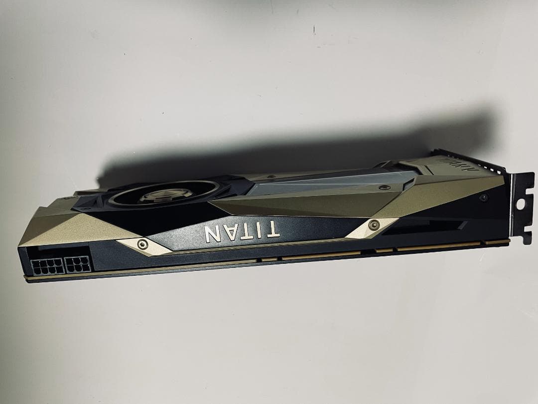 美品NVIDIA TITAN V 12GB HBM2 (V100と同等コア )