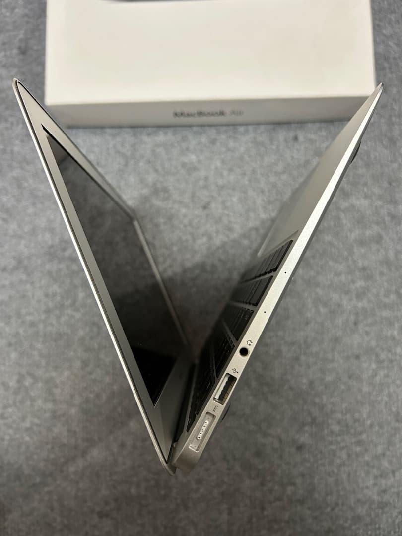 MacBook Air i7 8Gb 11インチ 新品1TbSSD 優良品ラスト